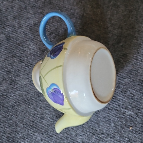 Tea Pot - vintage.   Porcelain hand painted - Picture 5 of 5